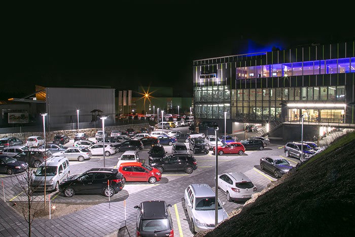 Fitness Island Parkplatz Nacht